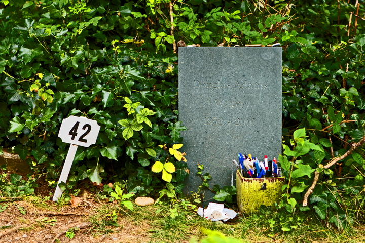 Highgate_Cemetery_-_East_-_Douglas_Adams_01-720